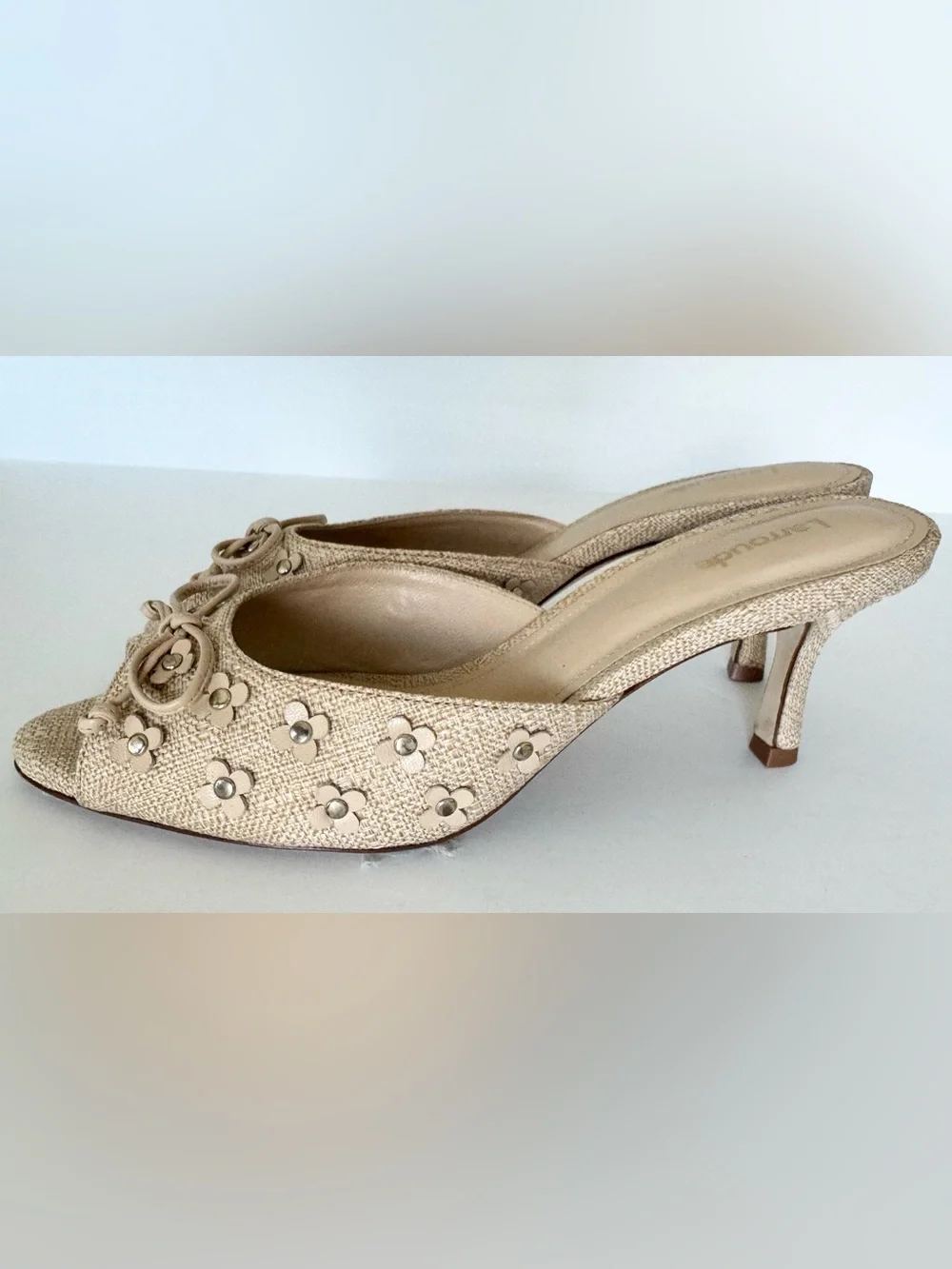 Larroude Jasmine Floral Tan Raffia Sandals Size 8.5 - worn once